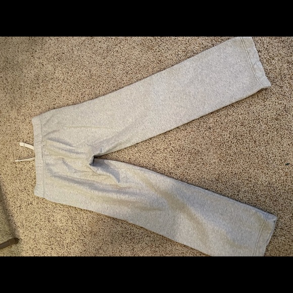 Hollister Sweats - Picture 2 of 3